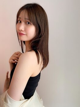 ジーナ(ZINA)の写真/いつまでも触れていたくなる艶髪…。軽くてさらっとした仕上がりなのにしっかりまとまるのが◎