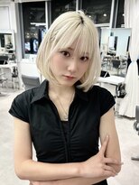 ハイトーンボブ ホワイトブロンド 顔周りカット