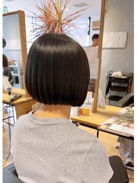 アンジュールリバティー(UN JOUR LIBERTY) ぱっつんミニボブ