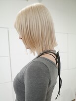 カシェル トウキョウ(Cashel Tokyo)&nbsp;ハイトーンボブ ホワイトブロンド レイヤーボブ ハッシュカット