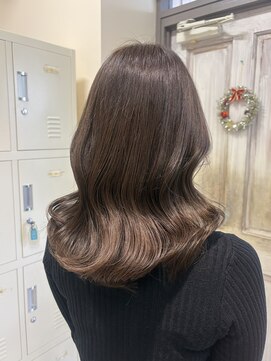 コトナ 越谷店 アッシュベージュ×くびれヘア