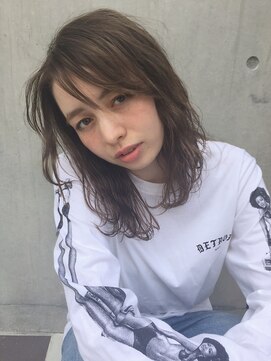 エヴァー(ever) ハイライトアッシュベージュカラー【ever原宿/表参道】