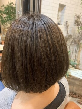 ハーフ(HALF) ナチュラルストレートにツヤ感イルミナカラー