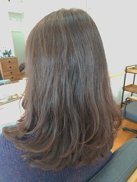 クッカ(kukka) ワンカールパーマのミディアムスタイル