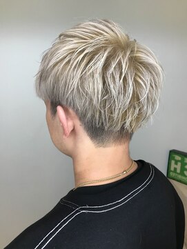 ヘアーメイクオズ(hair make O/S) 《Kaito》ショートマッシュ × ホワイトベージュ☆