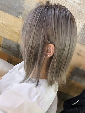 ヘアーデザイン ディードット ウル(D. ulu) 【渡辺秀斗】ホワイトミルクティー