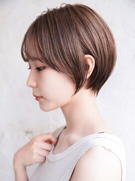 カライング(ing) 大人可愛い20代30代40代黒髪前下がりひし形小顔ボブ丸みショート