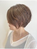 ショートボブ×オリーブカラー