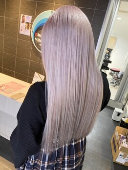 ブルーバイブレーション BlueVibrationの写真/【縮毛矯正/髪質改善】クセ/ウネりを改善♪負担を抑え、ツヤやかでハリのある髪に!!ブリーチ髪にも対応◎