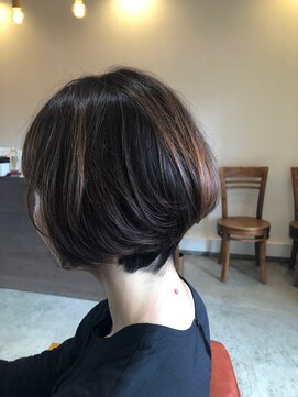 キャンバスヘア アトリエ(CANVAS HAIR ATELIER) 前下がりボブ