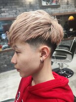 スリーセント 栄(3/cent)&nbsp;ツーブロックハイトーンフェードカット