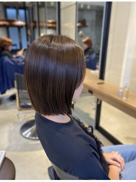 ニーイチイチ(211) グレージュ/ボブ