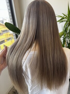 人気☆ハイトーン×ストレートヘア☆/藤本