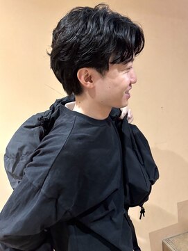 シーア(ciia) メンズショート ニュアンスパーマ 刈り上げない センターパート