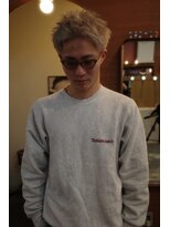 エディ(Edy)&nbsp;スパイキーショート刈り上げ抜きっぱなしブロンド眉毛カット