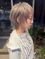 アデプト 金町店(adept)&nbsp;透明感あふれるホワイトブリーチ×エッジィなショートウルフ