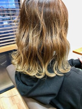 メイヘア(May Hair) ミディアムレングスのハイライトグラデーション