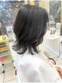 外ハネ/レイヤー/大人女性/20代/30代/暗髪/ツヤ髪/ミディアム