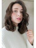 暗髪プラチナグレージュカラー外巻きパーマY上尾20代30代40代