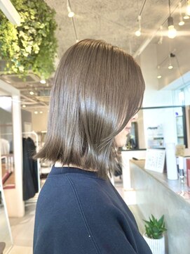 マッシュ グランバーズ 布施(MASHU GRANDVASE) 透明感カーキベージュ