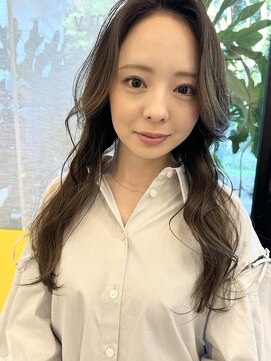 アミー 駒澤(Ammy komazawa) ロング/ロングレイヤー/ベージュ/ベージュカラー/小顔カット