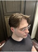 センター分けテーパーフェード