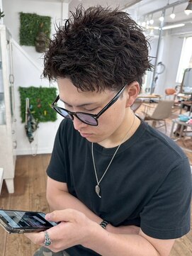 ユイマァルスロウ(YUIMARL SLOW) メンズカット×フェザーパーマ