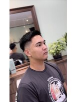 ケーエムシーセントラルルーツ(KMC Central Roots)&nbsp;スキンフェード、フェザーアップ