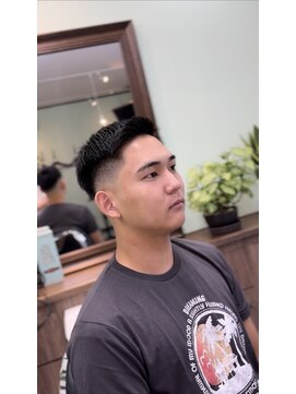 ケーエムシーセントラルルーツ(KMC Central Roots) スキンフェード、フェザーアップ