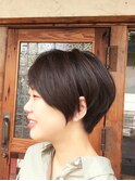 クールでアレンジ自在な暗髪ショート