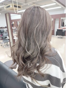 美容室 プークワ 中川春田駅前店 顔周りレイヤー/韓国風前髪/ハイライト/ミルクティーカラー