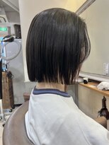 ヒビヲ(HIBIO) 横浜オリーブベージュブリーチなしダブルカラー外ハネボブ30代