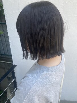 ヴァロ(Valo) ぱつんとボブ外はね切りっぱなしボブ艶髪