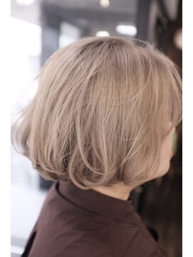 グレージュボブスタイル