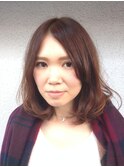 大人かわいいセンターパートふんわりエアリー鎖骨ミディ