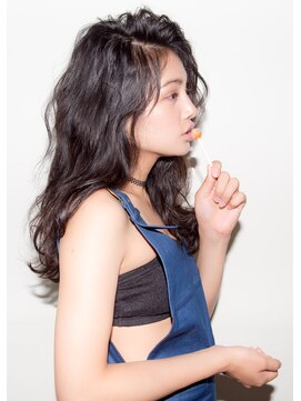 アズーア ヘアーアンドスパ(azure hair&spa) 流れるようなウェーブスタイル