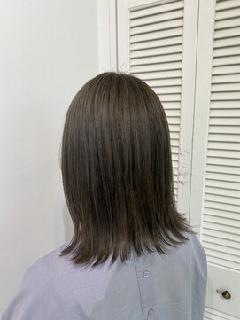 アドラーブル 万代店 (adorable) 【ハイトーンカラー】1ブリーチで透明感オリーブグレー 10代