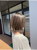 20代30代大人可愛いアッシュベージュくびれボブ耳掛け透明感