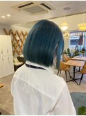 エメラルドグリーン