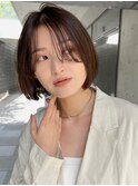 内巻きボブ 前髪なし ミルクティーベージュ 顔周りカット