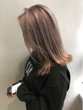 クラン(clan) 美髪グレージュ外ハネミディ