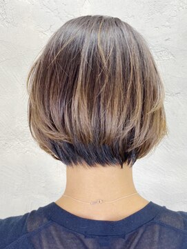 アイティー バイ アルバム 中野店(IT by ALBUM) ショートボブ_耳かけウェーブパーマフォギーベージュ_ba288393a