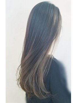 ヘアーアンドネイル ルシア(Hair&Nail Lucia) グレージュイヤリングカラー