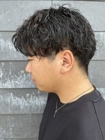 ヒュイル バイ ニアウ(Hwyl by Niau) メンズマッシュ波巻スパイラルパーマニュアンスパーマフェード