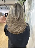 レイヤースタイルに合うバレイヤージュカラー_white greige_