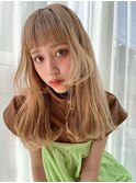 ブロンドベージュ/ハイトーン/オン/前髪カット/顔周りカット