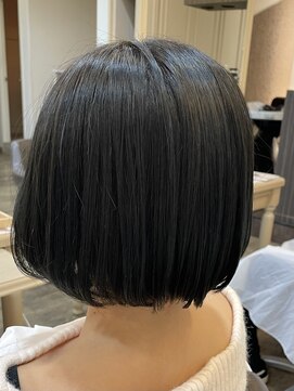 アルターリール(aL ter Rire) イメチェン/ホワイトブロンド/外ハネボブ/美髪/ワイドバング