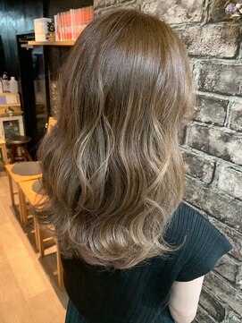 ラルガ 黒崎(Raruga) ハイライトカラーミルクティーベージュレイヤーカット