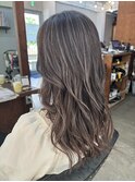 木村法子【セミロング×グレー寄りのシアーグレージュ】
