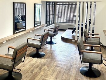 シネマ 祇園(CINEMA)の写真/多忙なビジネスパーソンに、ON/OFF自在なスタイルを。【メンズ限定】カット＆5分ヘッドマッサージ￥4,800